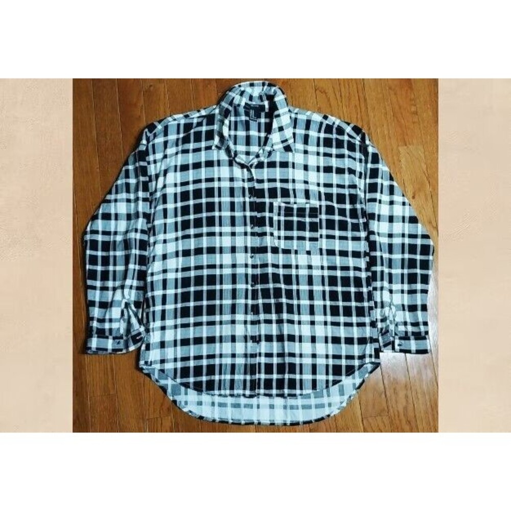 FOREVER 21 Button Down Black White Plaid Flannel Shirt Womens Size Medium Casual